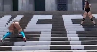 Perreo en escaleras de la facultad