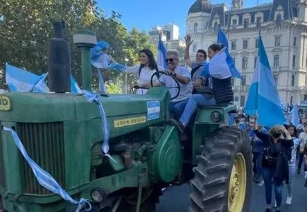 tractorazo en Plaza de Mayo