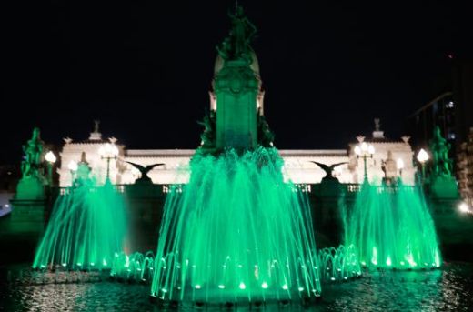 monumentos iluminados por Dia de la Ela