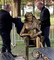 Estatua Mirtha Legrand