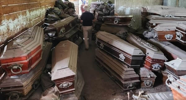 Ataudes en Cementerio de La Plata