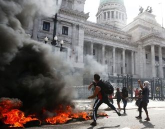 Disturbios frente al Congreso