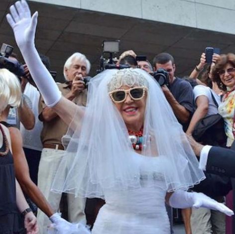 Marta Minujin vestida de novia