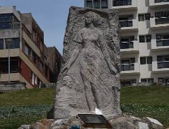 Monolito Alfonsina Storni en Mar del Plata